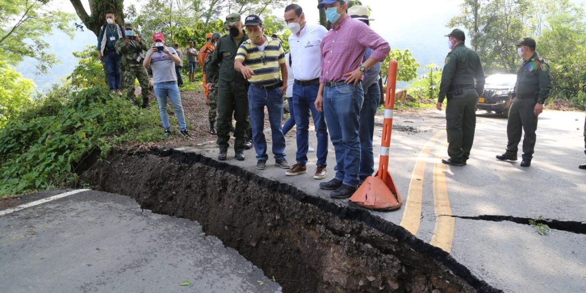 Estudios determinarán inicio de trabajos para recuperar la vía San Vicente de Chucurí-Bucaramanga