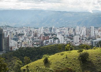 “Rodolfo botó $ 15 mil millones de los bumangueses en los cerros orientales y eso merece cárcel”: Exdiputado Edgar Suárez