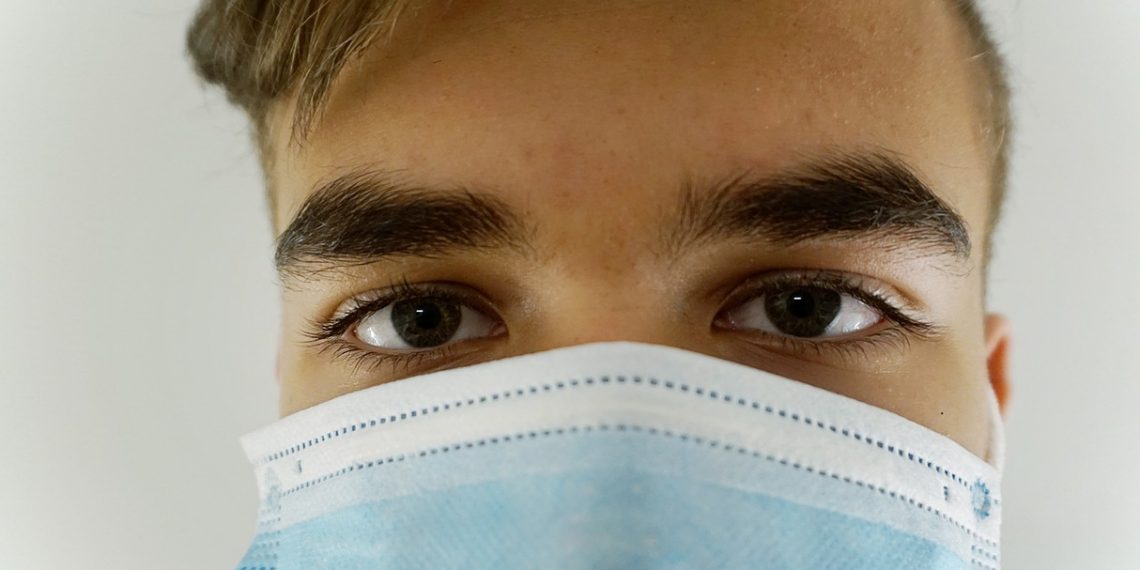 Médico advierte que mensajeros se están convirtiendo en transmisores del Covid-19