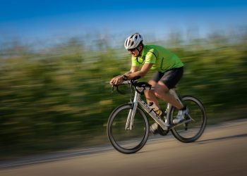 Transportarse en bicicleta no nos exime de cumplir las normas