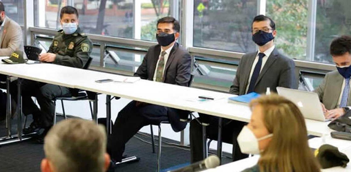 Colombia y Ecuador intercambian experiencias en gestión de la información de tránsito y transporte