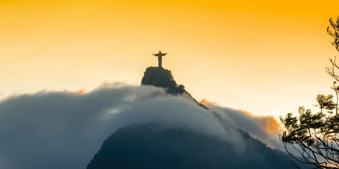 Colombia suspende vuelos de pasajeros desde y hacia Brasil para prevenir contagios por nueva cepa de covid-19