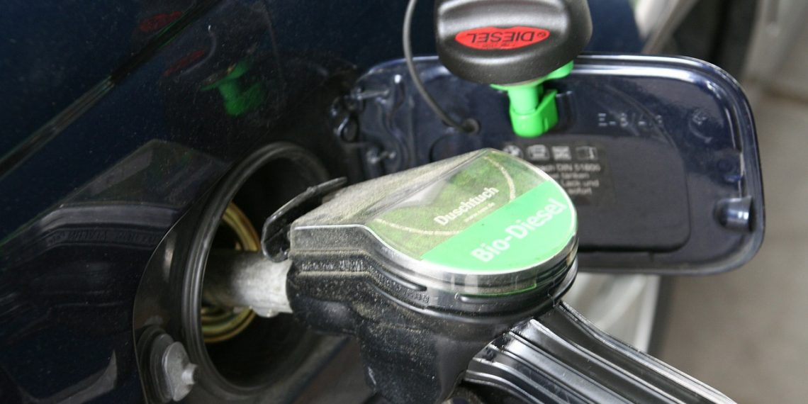 Gobierno aumenta mezclas de biodiésel al 12% para reducir emisiones de gases contaminantes