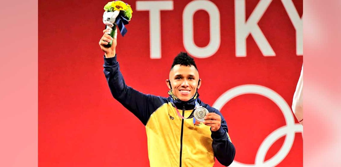 El pesista Luis Javier Mosquera da a Colombia la primera medalla de plata en los Juegos Olímpicos Tokio 2020