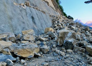 A pesar de posibles desprendimientos de rocas siguen los trabajos en la vía San Vicente de Chucurí-Lisboa