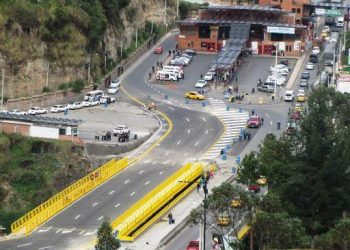 Colombia y Ecuador acuerdan reabrir su frontera a partir del 1° de diciembre