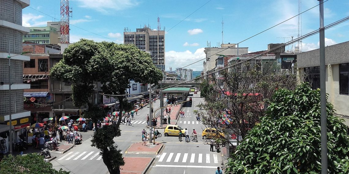 Comerciantes de Bucacentro denuncian a vendedores de celulares robados pero la Policía no actúa