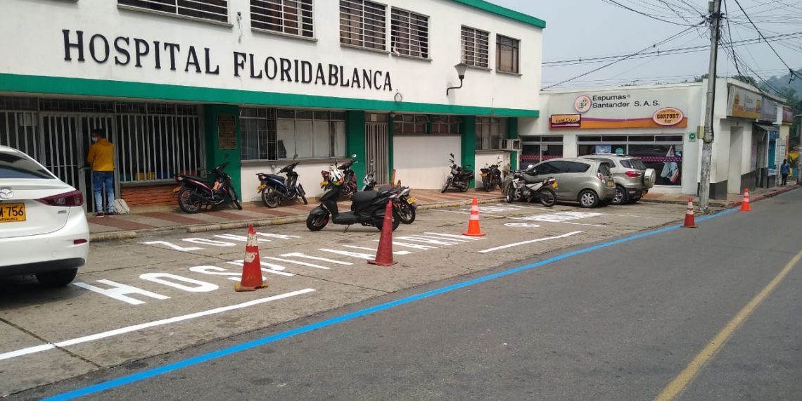 El gerente del hospital de Floridablanca explica situación con los trabajadores