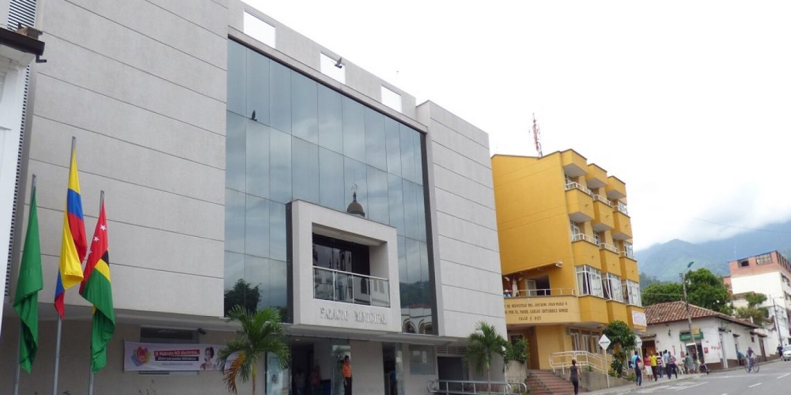 Polémica al aire entre el presidente de la Asamblea y el gerente del Banco Inmobiliario sobre el parque El Parapente
