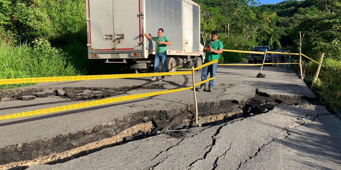 Paso restringido en vía a San Vicente