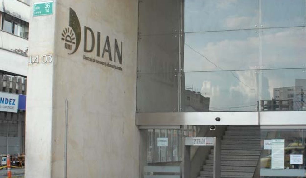 Trabajadores de la DIAN reclaman ampliación de la planta de personal