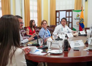 Ministra y Alcalde de Floridablanca analizan obras de infraestructura educativa
