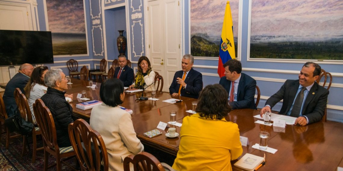 Duque recibió el informe de la Comisión de la Verdad
