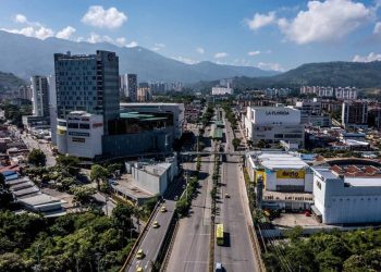 En Floridablanca, 72 comparendos y 150 mil vehículos no circularon el día sin carro