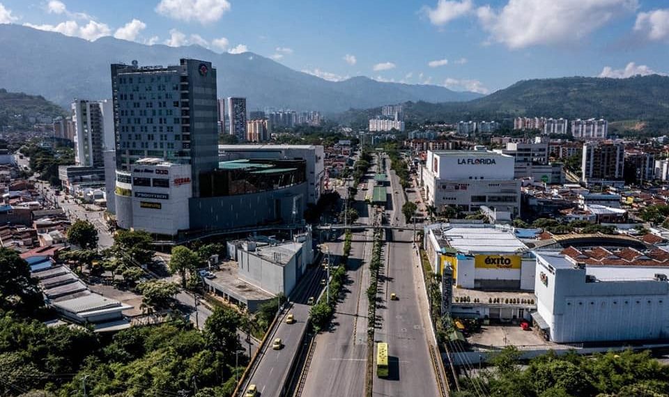 En Floridablanca, 72 comparendos y 150 mil vehículos no circularon el día sin carro