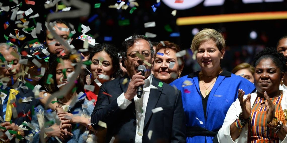 Petro anuncia apertura de fronteras con Venezuela