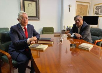 Petro y Uribe hablan del Acuerdo Nacional