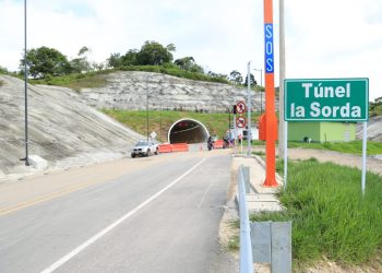 Duque entregó 25 kilómetros de la vía Bucaramanga – Yondó, en Santander