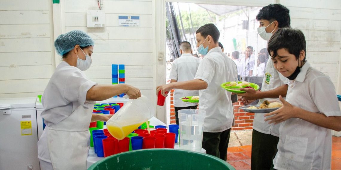 Alcaldía de Floridablanca supervisa entrega del PAE