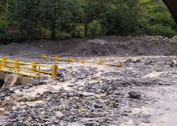 Cerrada la vía Onzaga – San Joaquín por deslizamiento de lodo y rocas