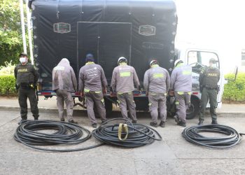 Capturan a cinco personas robando cable de fibra óptica en el barrio La Cumbre