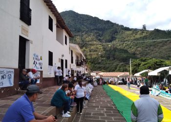 Habitantes de California reclaman investigación por muerte de minero