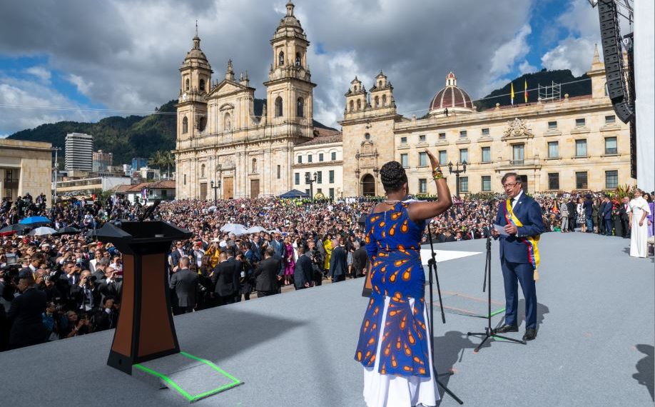 Frente a la espada de Bolívar se posesionó el presidente Gustavo Petro