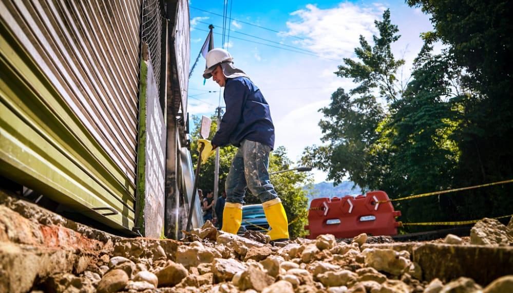 Empezaron las obras de pavimentación en barrios de Floridablanca
