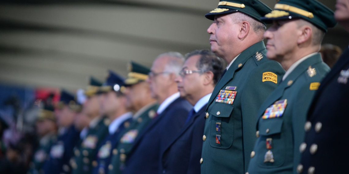 Las Fuerzas Militares podrían ayudar a industrializar al país: Presidente Petro