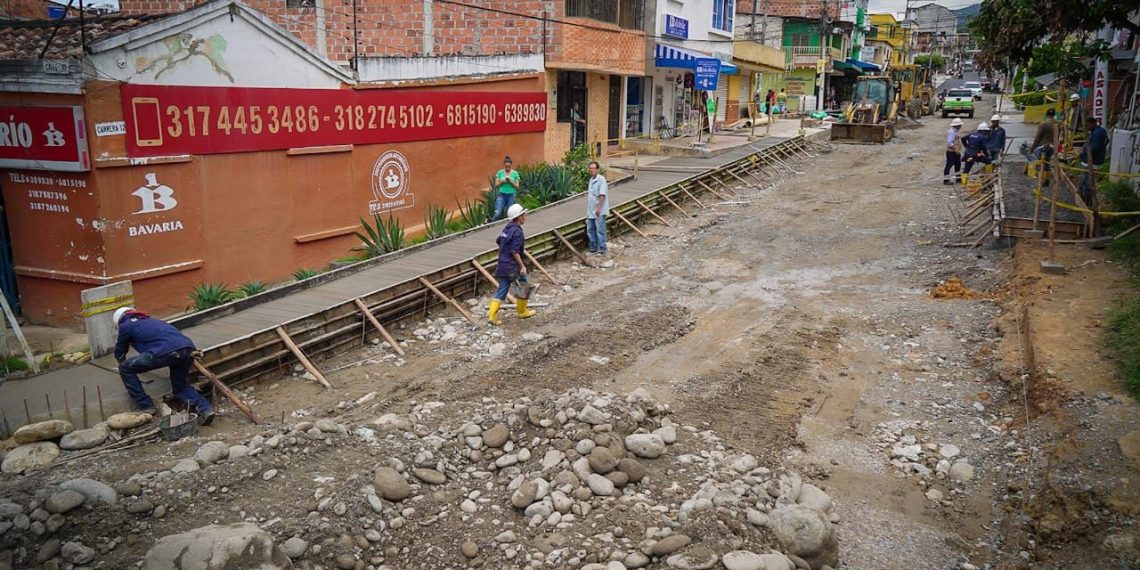 El pavimento llega al barrio Villabel de Floridablanca