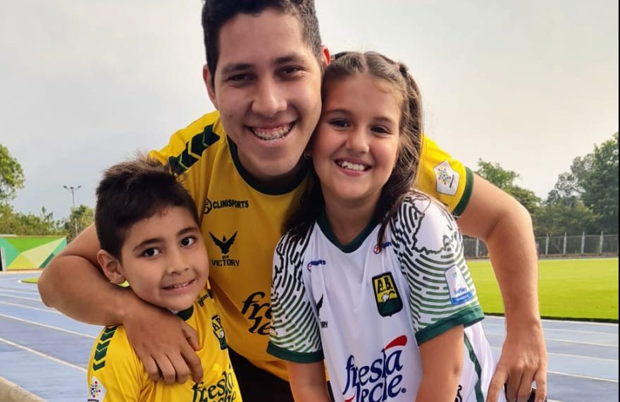 Hinchas del Bucaramanga, firmes hasta en momentos de tormenta
