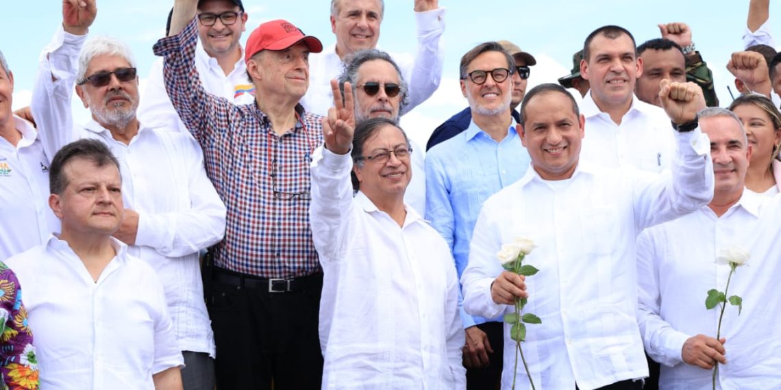 El objetivo es comercializar US$4.000 millones entre Colombia y Venezuela: Petro