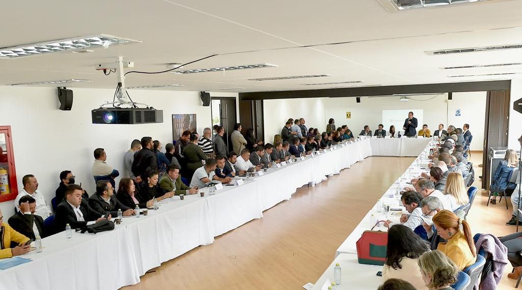 Comunidad levantó bloqueo en el Guavio tras acuerdo con el Gobierno Nacional