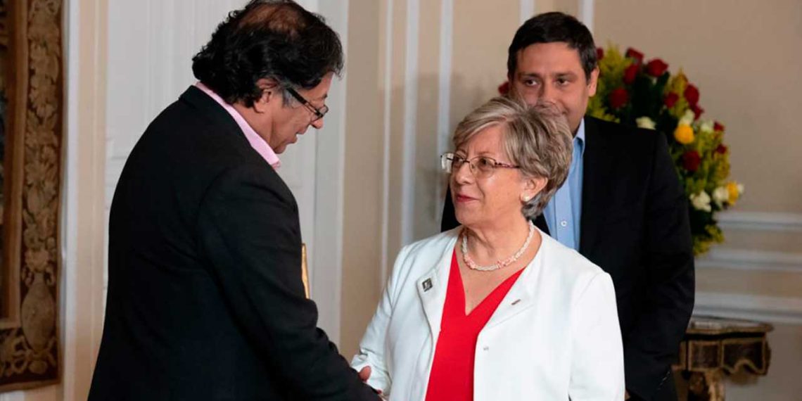 Petro ordenó sacar las mafias políticas del ICBF y planteó pensión para adultos mayores