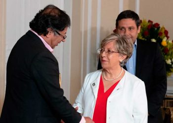Petro ordenó sacar las mafias políticas del ICBF y planteó pensión para adultos mayores