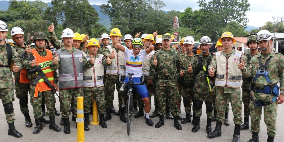 Con calle de honor fue recibido “Mochoman”, paralímpico que pedaleó desde Bogotá hasta Bucaramanga