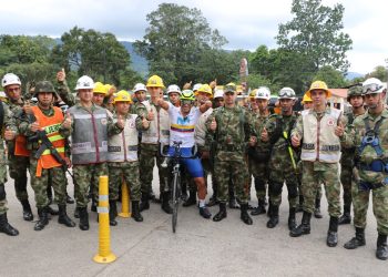 Con calle de honor fue recibido “Mochoman”, paralímpico que pedaleó desde Bogotá hasta Bucaramanga