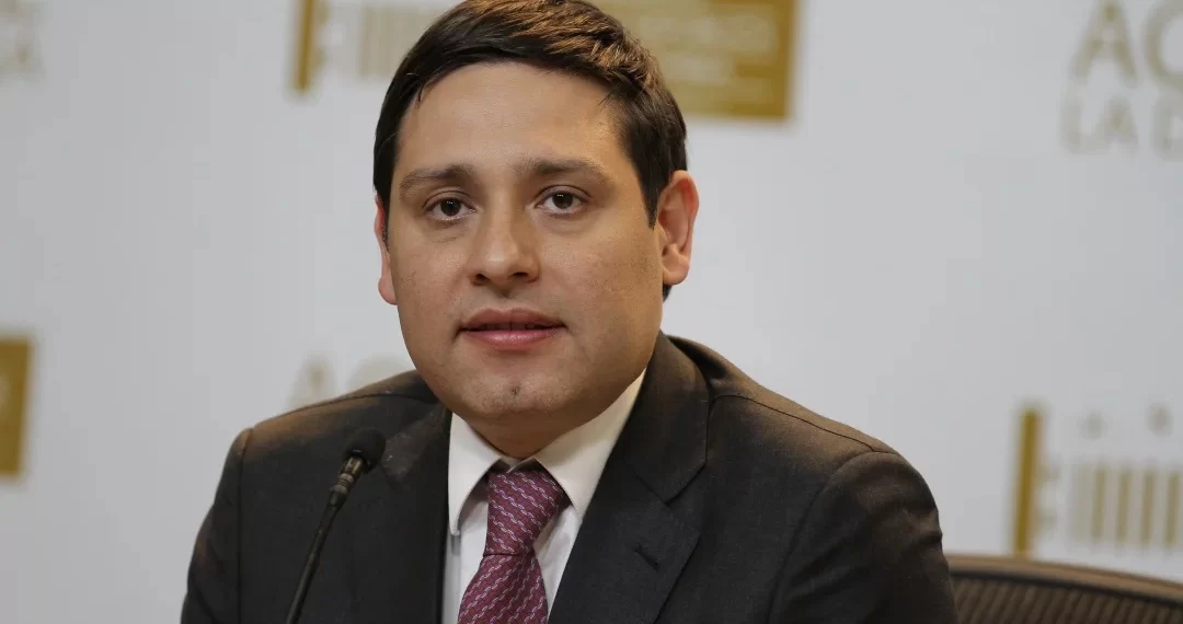 Por compra de TV a $ 27 millones piden renuncia de Mauricio Lizcano