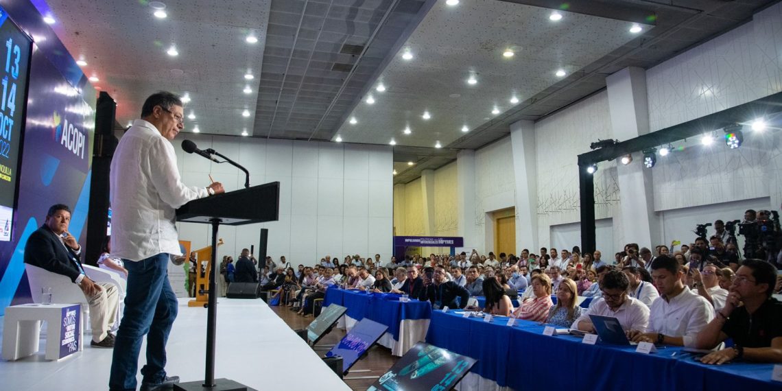 El ‘gota a gota’ tiene que desaparecer: Petro en Congreso de Acopi