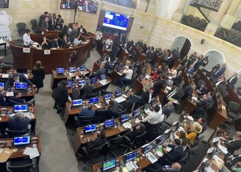 Críticas a Pacto Histórico por ausencia de senadores en el debate de paz total