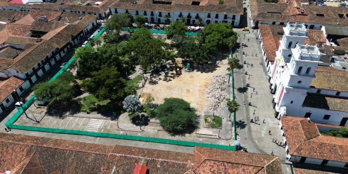 Avanza remodelación del parque principal de Girón