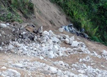 Recomiendan no consumir agua del río Manco por caída de carro cisterna