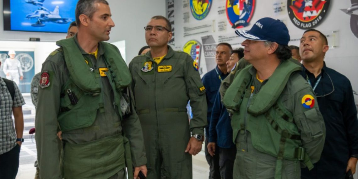 “Superamos la velocidad del sonido en un Kfir»: Petro