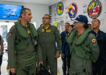 “Superamos la velocidad del sonido en un Kfir»: Petro