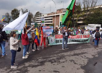 Educadores de Santander realizaron plantón en Bogotá y anunciaron paro de 48 horas