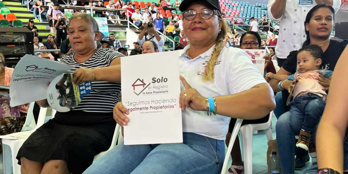 Gobierno entregó 400 títulos de propiedad en Barrancabermeja