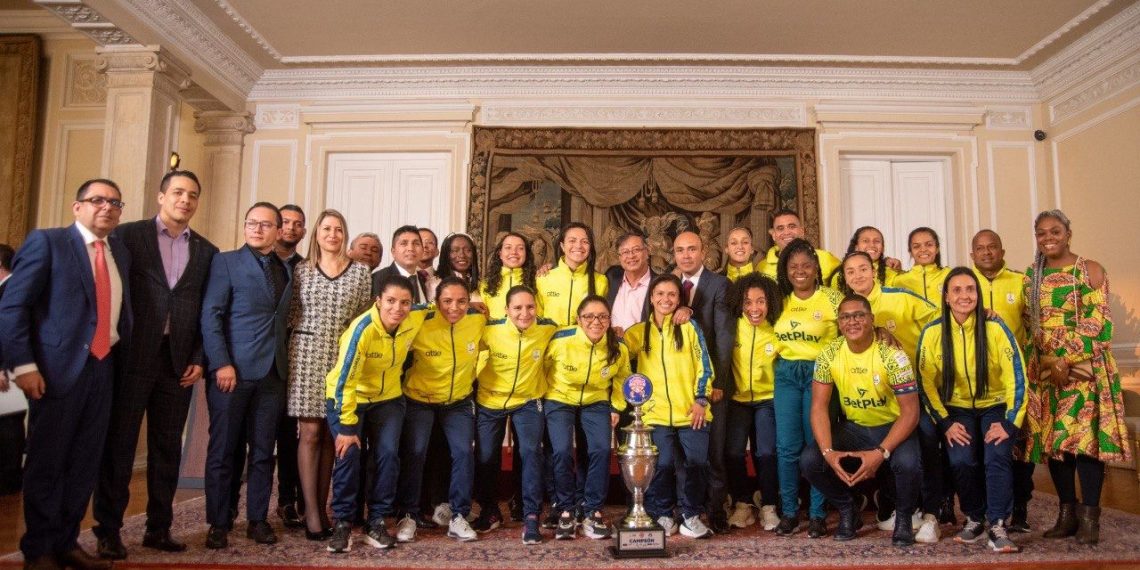 Campeonas del mundial de microfútbol recibieron reconocimiento