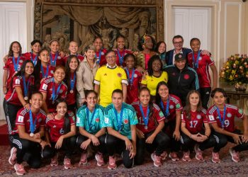 Petro cuestionó que no haya liga profesional de fútbol femenino