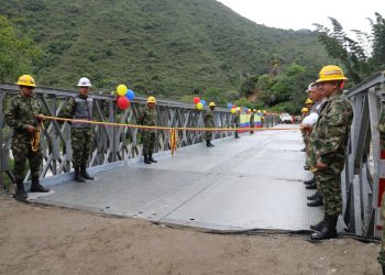 Puente militar le devolvió el paso a los habitantes de la Provincia Soto Norte