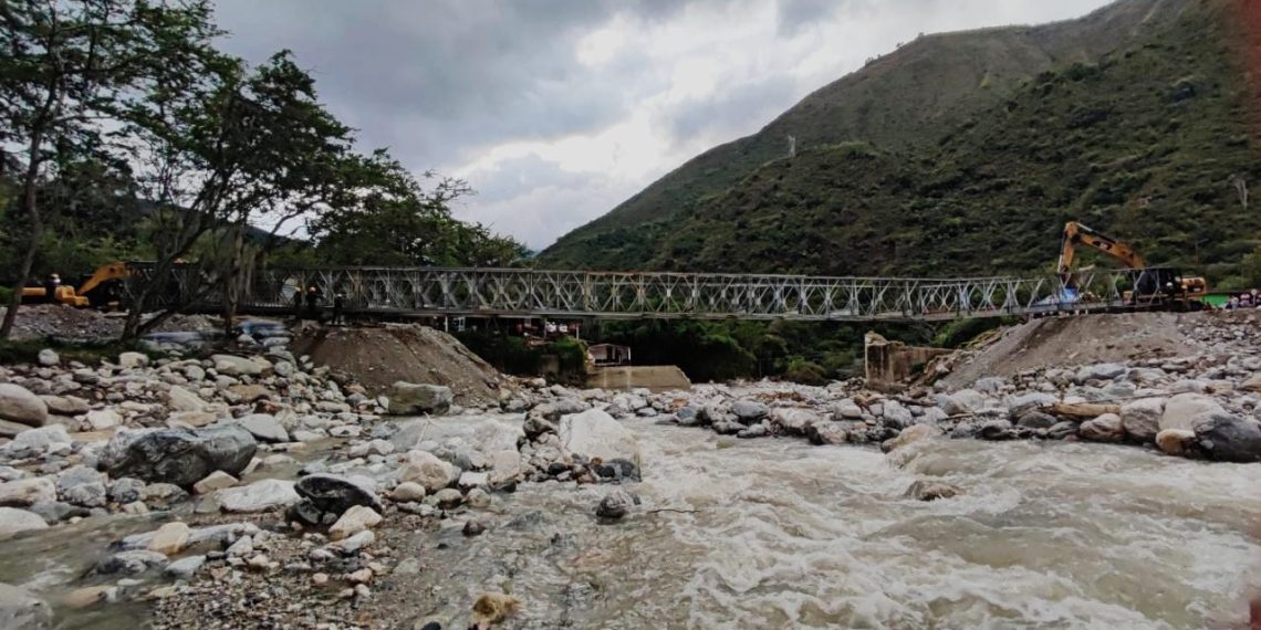 Continúa la instalación del puente militar que conectará a seis municipios de Santander